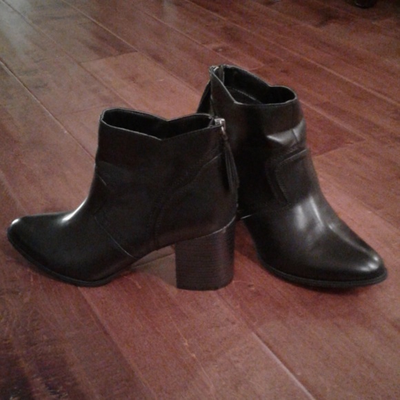 Black boots - only worn once - Picture 1 of 4